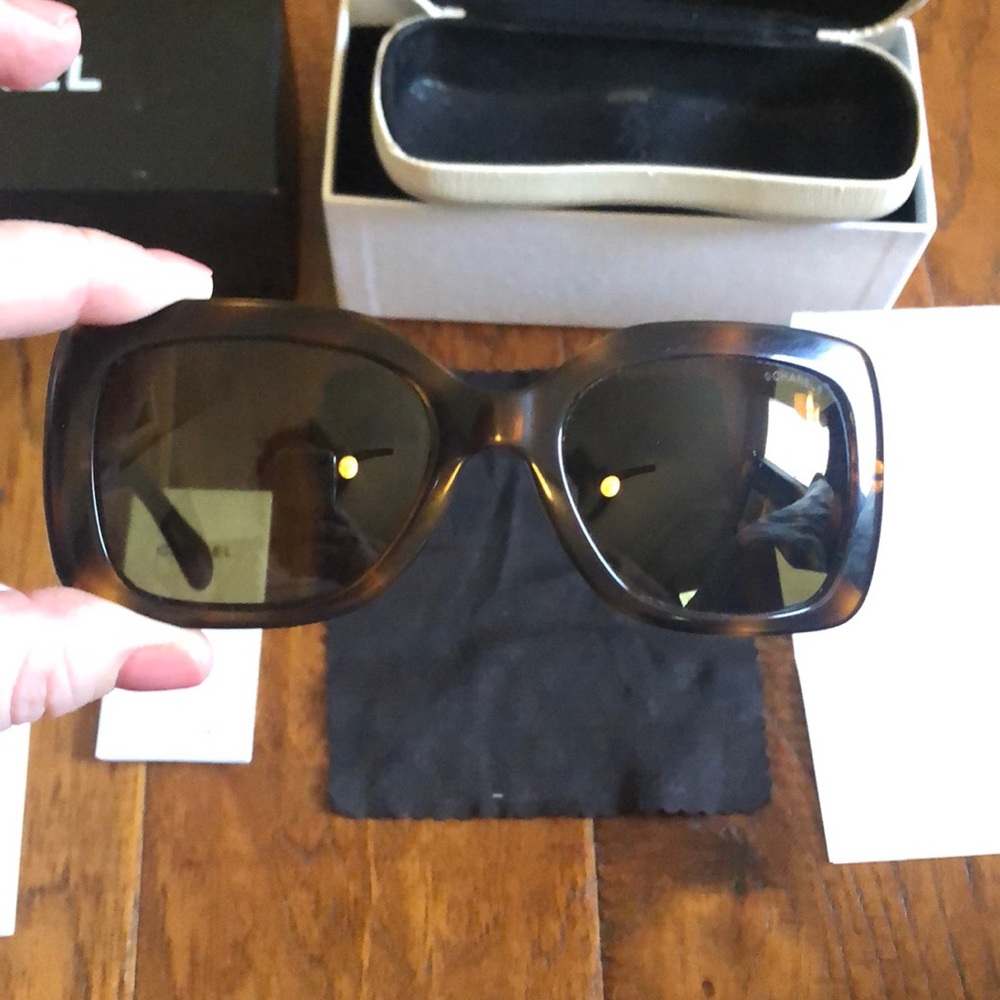 CHANEL Classic Tortoise Sunglasses